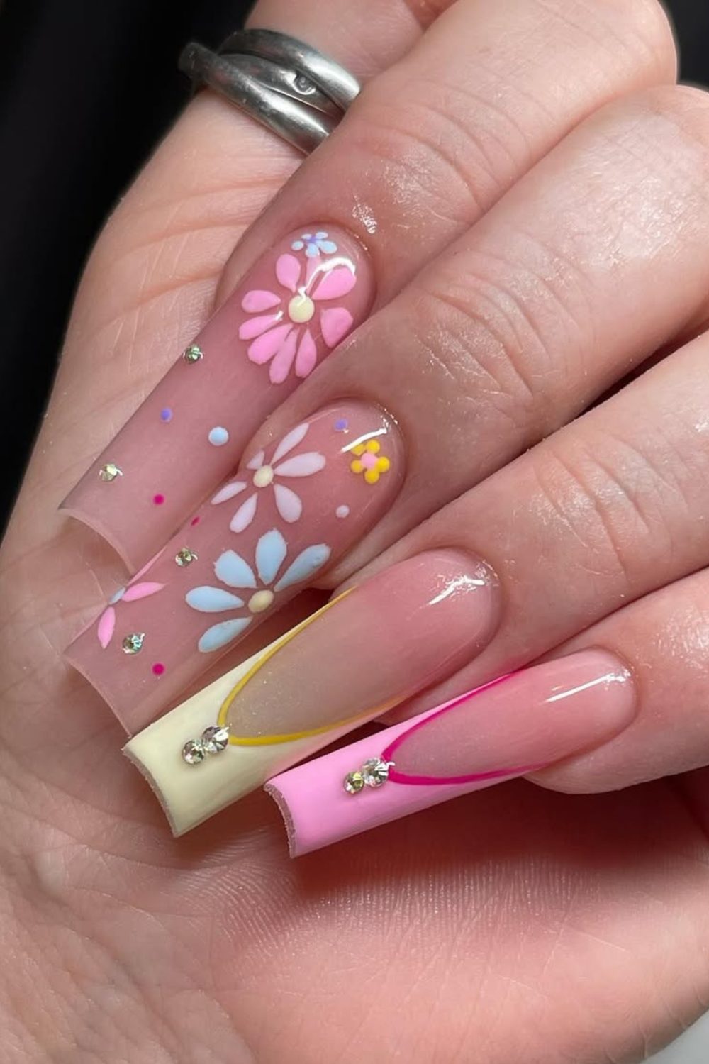 Pastel Daisy Glow – Playful Spring Coffin Nails for spring