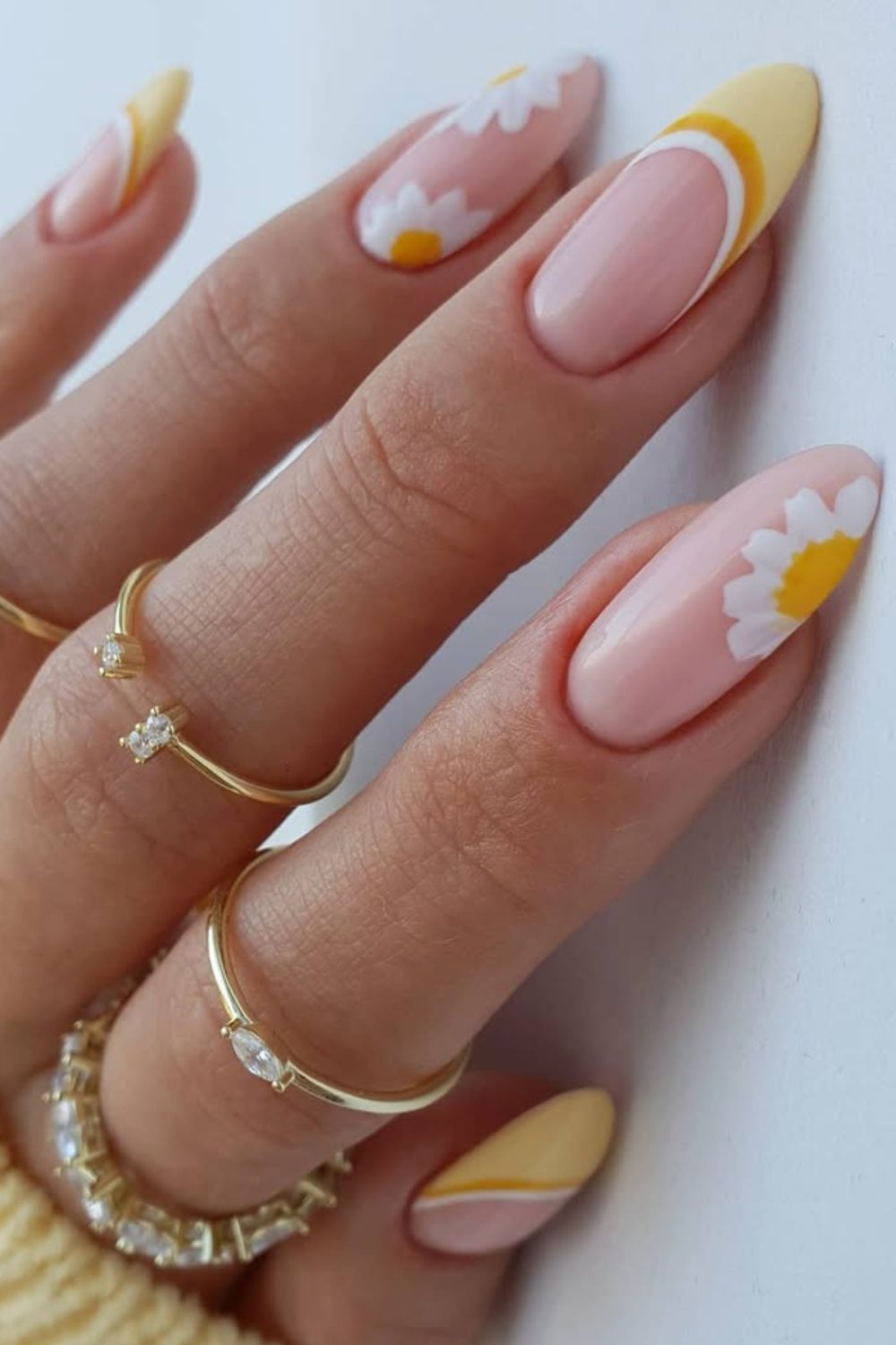 Soft Daisy French Tips – Elegant and Fresh